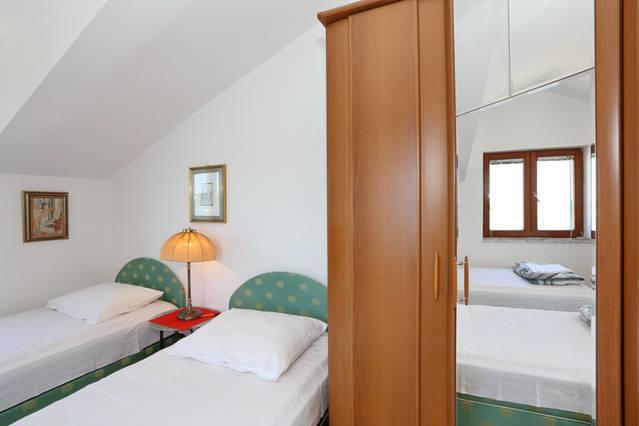 Apartment Sara Pirovac Bagian luar foto