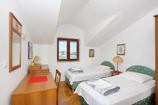 Apartment Sara Pirovac Bagian luar foto