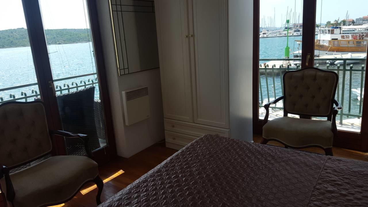 Apartment Sara Pirovac Bagian luar foto
