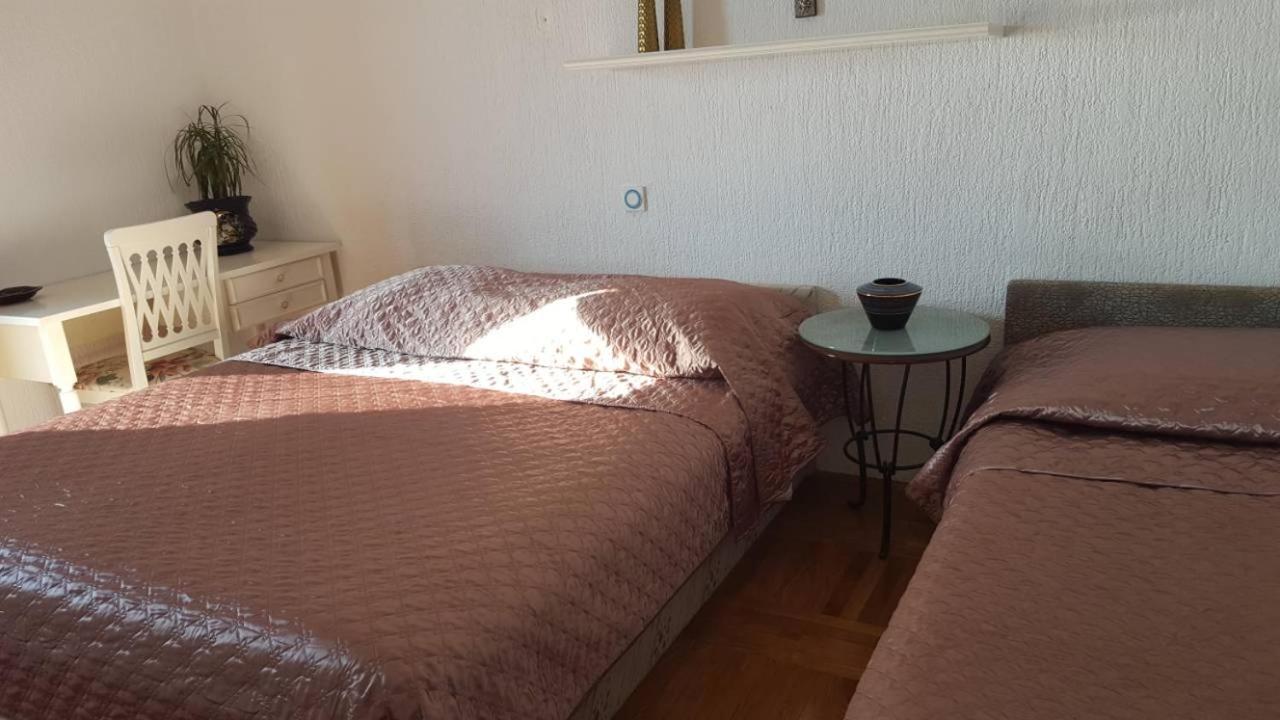 Apartment Sara Pirovac Bagian luar foto